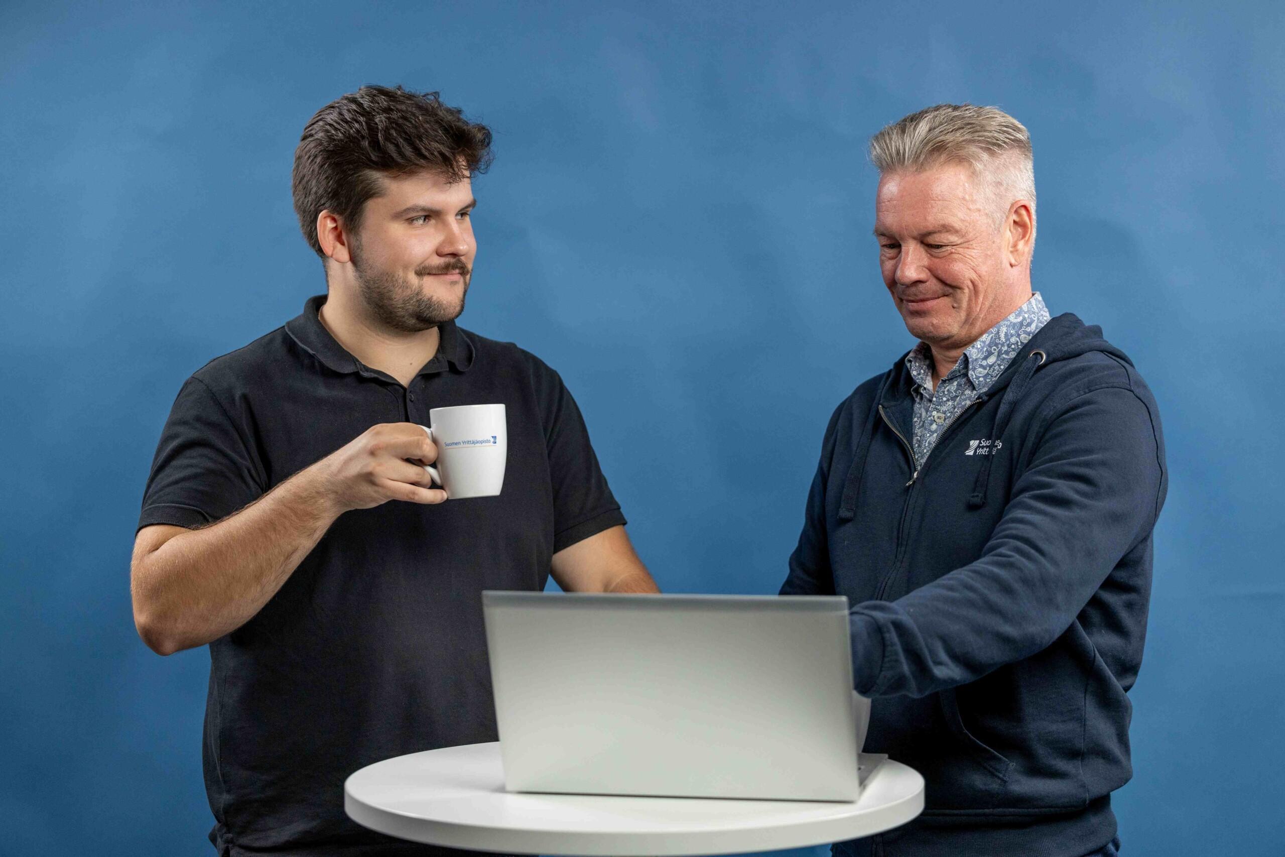 Maatilan metsäomaisuus tuottamaan hankkeen kouluttajat webinaarissa.